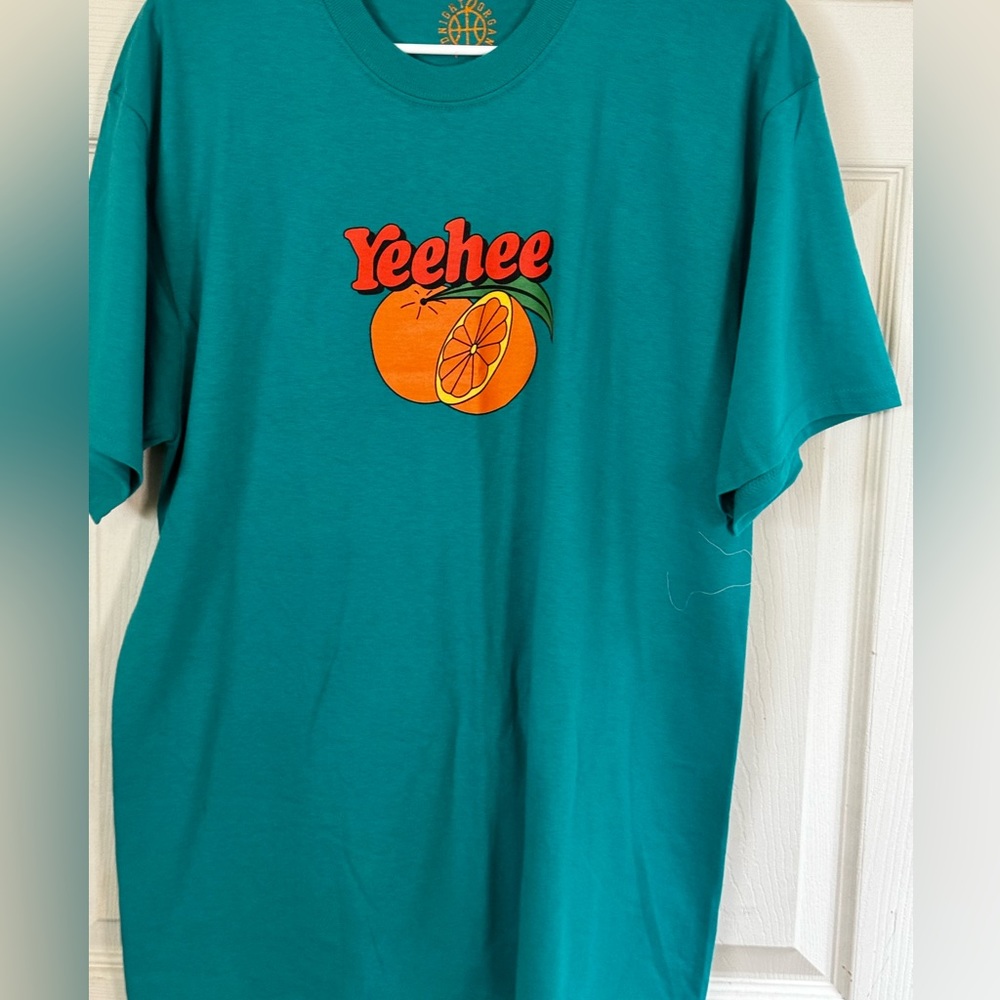 Larry June, midnight organic. T-shirt.